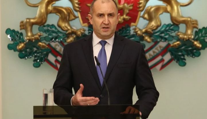 Радев е бесен! Понижи един от най-близките си хора