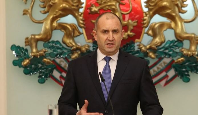 Радев скочи и срещу Терзиев: Който предава родителите си, ще предаде и родината си