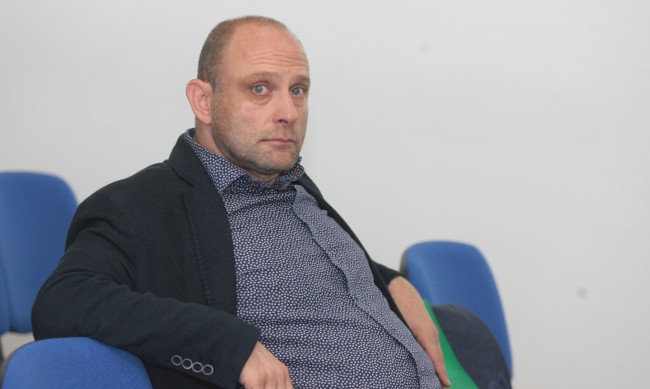 Жената на Тото го брани: Вие сте същите изроди! Тити проговори за остриганото гадже