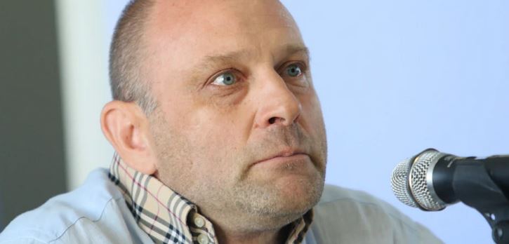 Мрежата настръхна: Тити Папазов подстригал 16-годишно гадже, за да го „накаже“