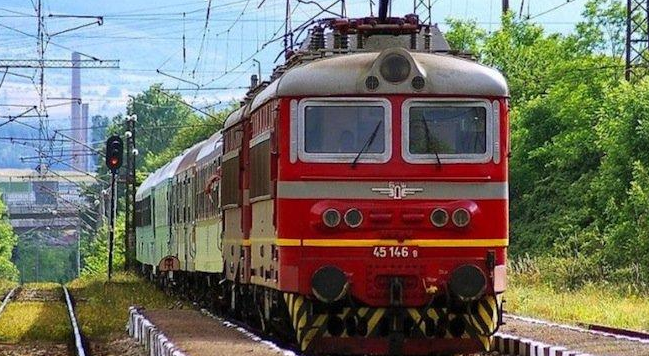 Страшна трагедия: Брутална катастрофа между влак и кола, има загинали