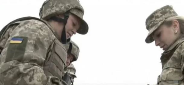 Тотална мобилизация: Вкарват украинките от 18 до 60-г. в бойните части на армията, ситуацията е критична