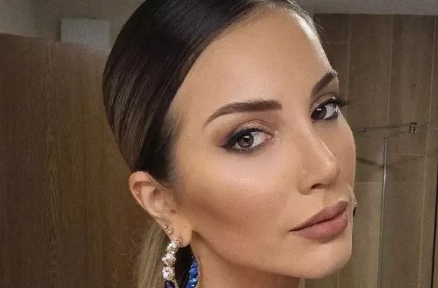 Отчаяна и жалка! Алекс Богданска влиза в „Ергенът”, за да се докопа до парите на Сашо