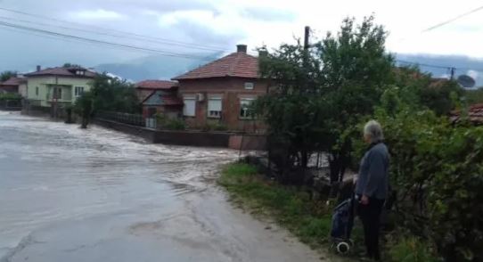 Безобразие! Година след наводненията: 375 лева получила баба Дела от Каравелово за разрушения си дом