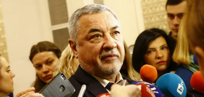 Извънредно! Валери Симеонов катастрофира в София