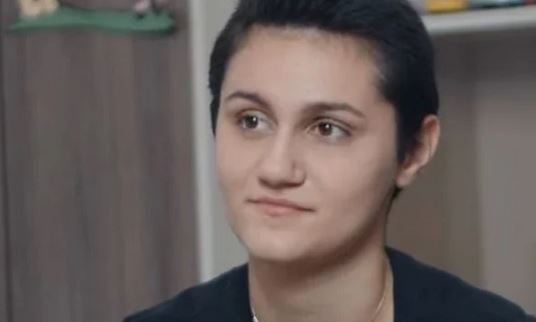 След 400 шева: Коренна промяна за Дебора, ето как вече изглежда тя СНИМКИ