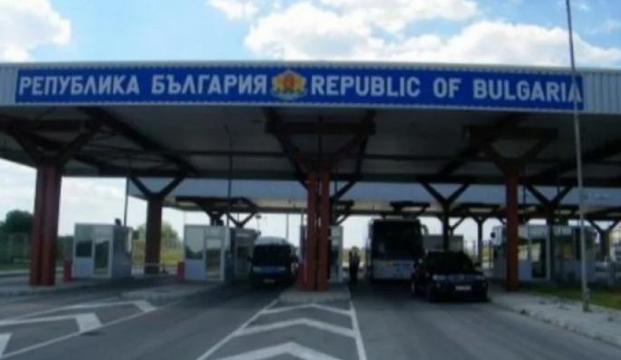 Митничари от Русенско спряха два камиона за проверка и се хванаха за главите от видяното вътре