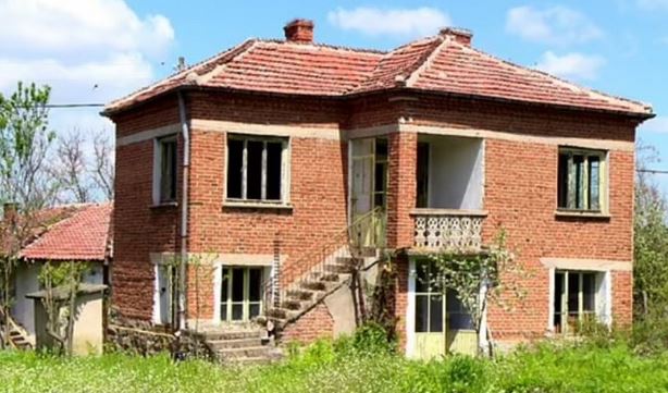 Беден шотландец си накупи къщи в България за жълти стотинки