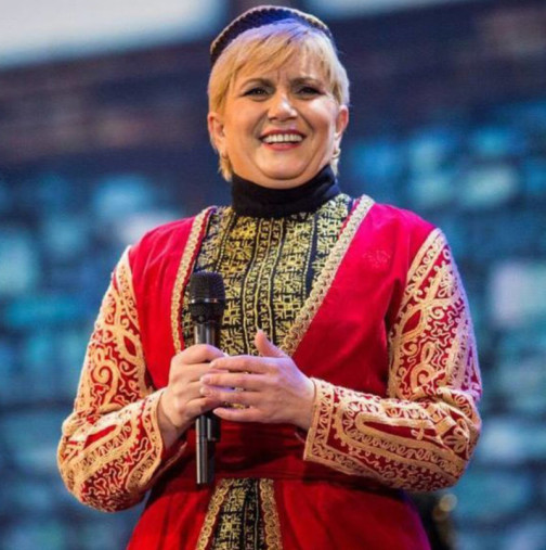 Николина Чакърдъкова се появи в ефир и зрителите онемяха! Няма нито една бръчка, изглежда с 20 г по-млада! (СНИМКИ)