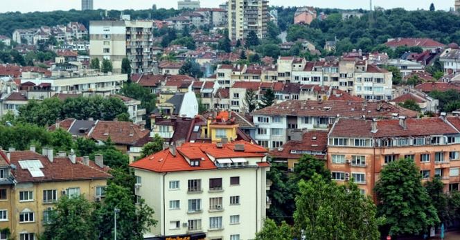 Експерт огласи как рязко ще паднат цените на жилищата в България