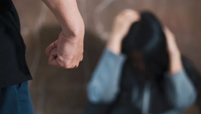 Женен афганистанец отвлече 19-г. в Кюстендилско, спуква я от бой 5 дни под ключ, а накрая…