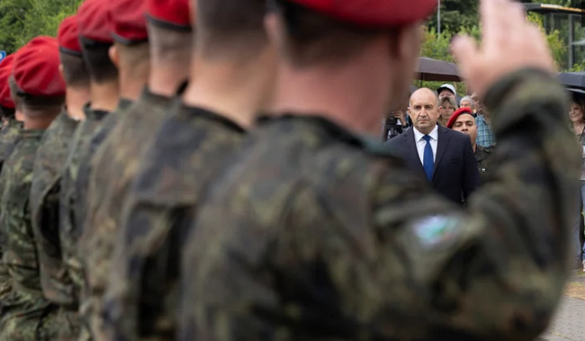Готови за сражение? Радев поиска военна подготовка за младите