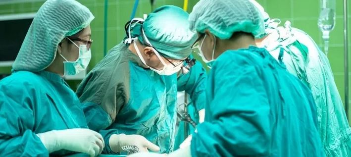 Уникална операция у нас: Спасиха две бебета тризнаци още преди да се родят