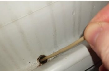 От тази малка дупка зависи работата на хладилника. За какво става дума: