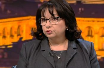 Всеки, освен държавните служители, ще получава поне с 55 лв. по-малко от догодина заради…