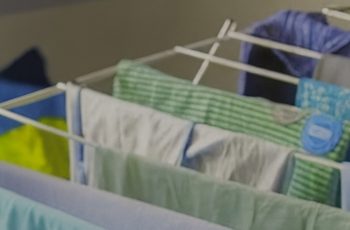 Честа грешка: не сушете прането през нощта!