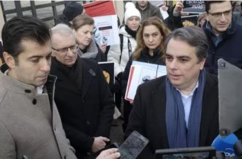 Асен Василев: Свикваме нов протест