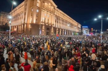 Равносметката след 1 декември: Мирен протест, последван от сблъсъци с полиция, палежи, задържани и пострадали