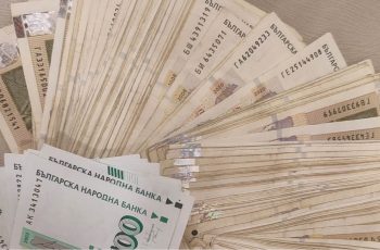 Заплатата на учителите стана колосалната сума от