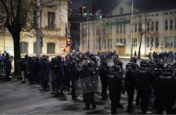 Има задържани на протеста в София