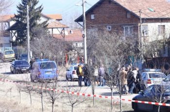 Извънредно: Зловещо убийство смрази България: Мъж нахлу посред нощ в спалнята на