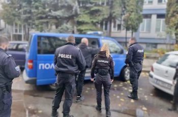 В София почерня от полиция. Задържаха
