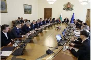 Решения за милиарди: кабинетът в оставка се насочва към парите за пенсии