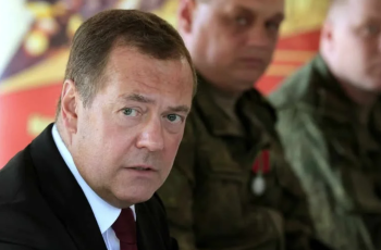 Медведев: Тръмп да побърза да вземе Гренландия, преди да организира референдум за присъединяване към Русия