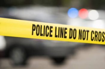 13-годишно момче намушка майка си 46 пъти, след което се снима с нея