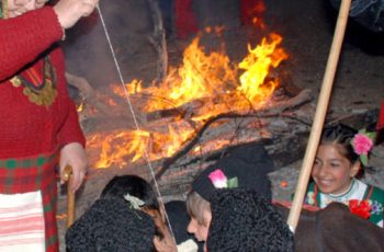 Сирни заговезни – Прошка е в неделя, ето какво се слага на трапезата, какви са забраните и как правилно се иска прошка