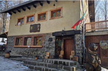 Хижар се барикадира в хижа „Камен дел“ със съперника си, последваха изстрели