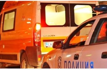 Кола катастрофира в хладилни витрини на тротоар в Габрово