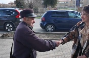13-годишната Руя намери портфейл с 400 евро и го върна на 90-годишния дядо Здравко