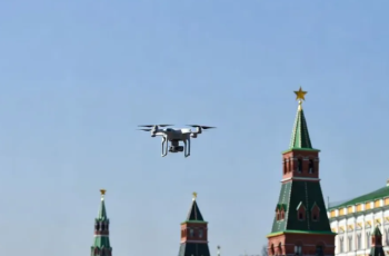 Москва реагира необичайно на рекордния удар с дронове по руската столица от началото на войната