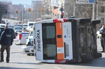 Извънредно: Зверска катастрофа между линейка и