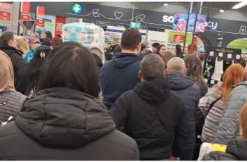 Страшно е! Посред нощ стотици превзеха на юруш хипермаркет в България