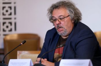 ИЗНЕНАДВАЩО РЕШЕНИЕ ОТ АСЕН ВАСИЛЕВ ОТНОСНО „БИТКАТА“ С МАНОЛ ПЕЙКОВ