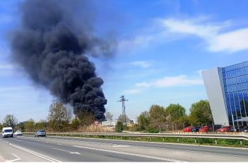 Огнен ад в Пловдив: Над 30 автомобила изпепелени при мащабен пожар в автоморга