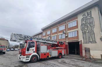 Драматична спасителна акция: Пожарникари извадиха дете от река в Шумен