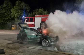 Нощен пожар разтърси центъра на Търговище: Автомобил изгоря до основи
