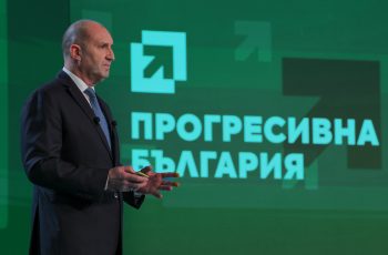 ВИДЕН ПРОТЕСТЪР НАХЛУ В ЦЕНТРАЛАТА НА РУМЕН РАДЕВ И ПОТЪРСИ „КРЪЧМАРЧЕТО“ ВИДЕО