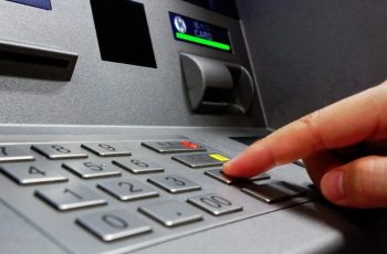 Голяма наша банка променя условията за клиентите си: нови такси за кредитни карти и ограничения за сметки от юли
