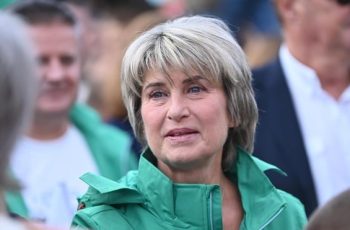 Българските шампиони заслужават подкрепа, а не управленски войни, подчерта Весела Лечева