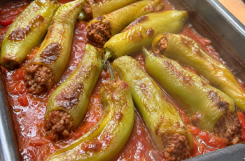Тайната на най-вкусните пълнени чушки: Тази плънка ги прави по-добри от всяко друго ястие!