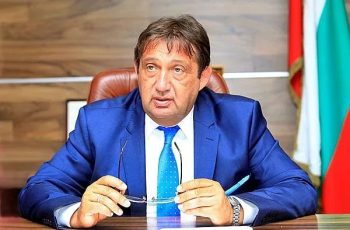 Критична ситуация в Смолян: Министър Шишков поема нещата в свои ръце заради опасното свлачище