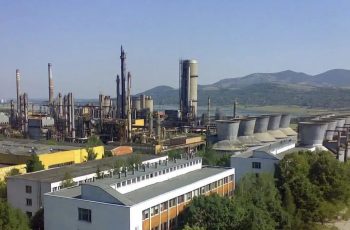 Шокираща новина за работниците от Химко: 49 души имат да получават заплати, вижте дали сте сред тях!